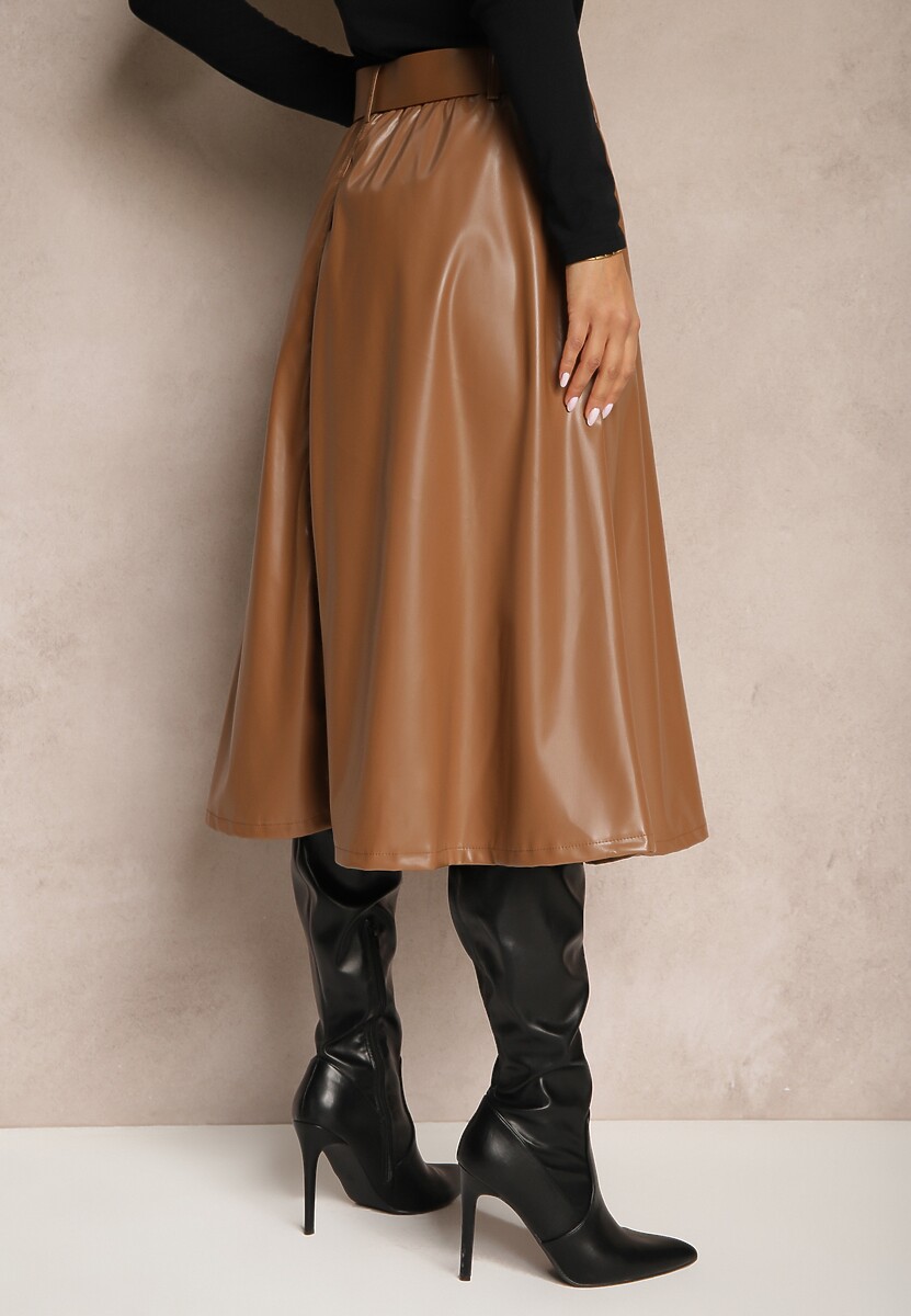 Jasnobrązowa Spódnica z Ekoskóry o Rozkloszowanym Kroju z Paskiem Sewida