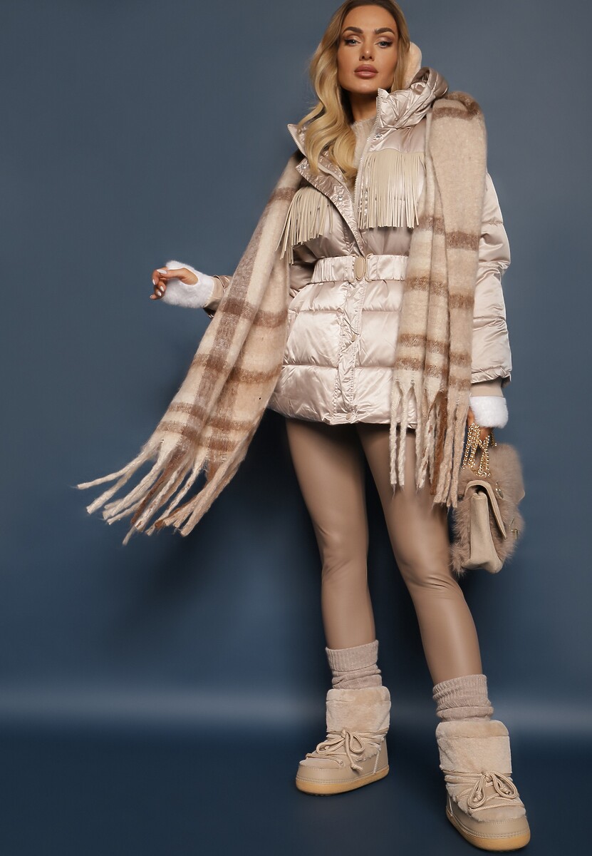 Beżowa Kurtka z Kapturem i Marszczonym Paskiem Zdobiona Frędzlami i Pikowaniem Sanathra