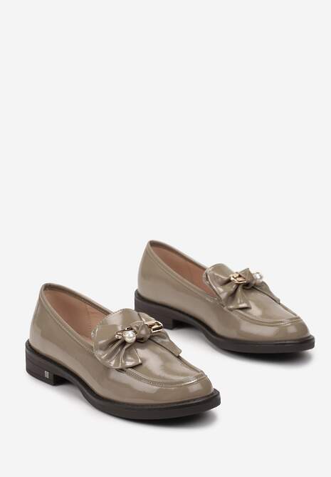 Szare Lakierowane Mokasyny ze Skórzaną Wkładką Ozdobione Kokardką i Perłą  Narsia