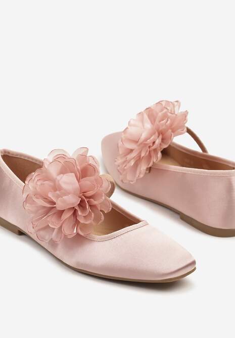 Różowe Balerinki Ozdobione Kwadratowym Noskiem i Kwiatową Aplikacją 3D Salianes