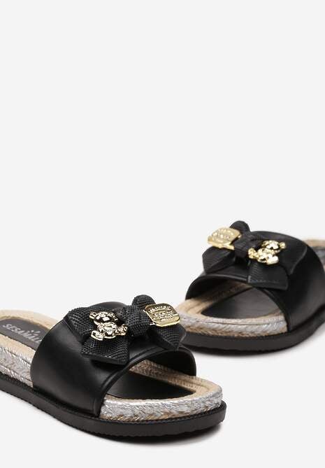 Czarne Klapki na Niskiej Platformie ze Złotymi Ozdobami i Kokardą Oatiss