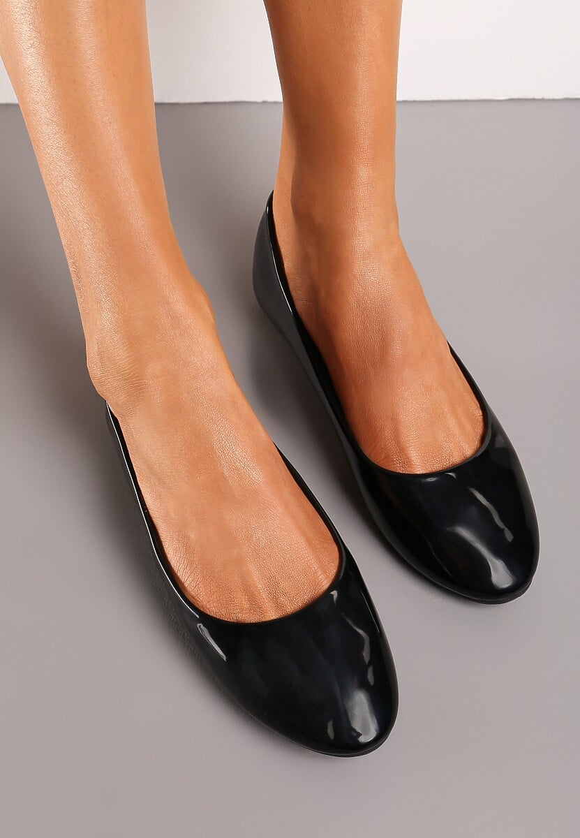 Czarne Balerinki z Lakierowanym Połyskiem i Wkładką ze Skóry Naturalnej Taqua