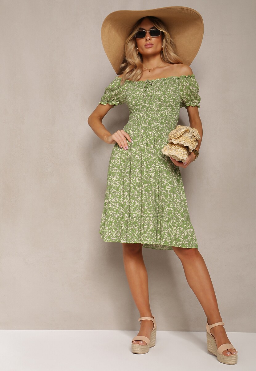 Jasnozielona Rozkloszowana Sukienka Bawełniana w Kwiaty z Hiszpańskim Dekoltem Xallona