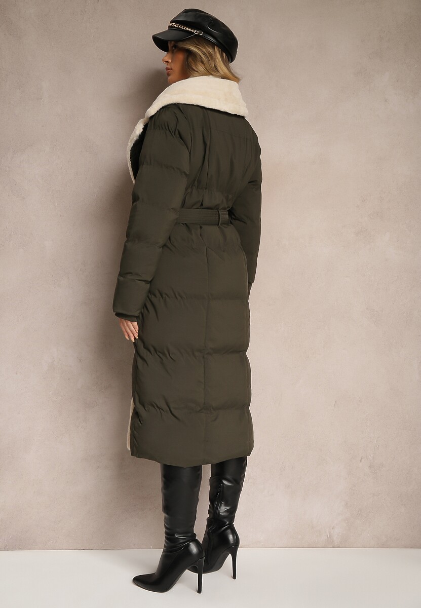 Ciemnozielona Dwurzędowa Kurtka z Pikowanym Przeszyciem i Paskiem Zdobiona Futrzanym Kołnierzem Miririna