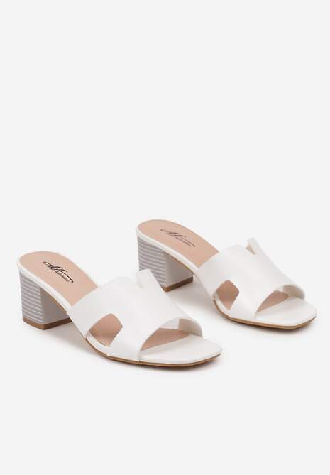 Białe Klapki na Słupkowym Obcasie z Geometrycznym Paskiem Lilevelis