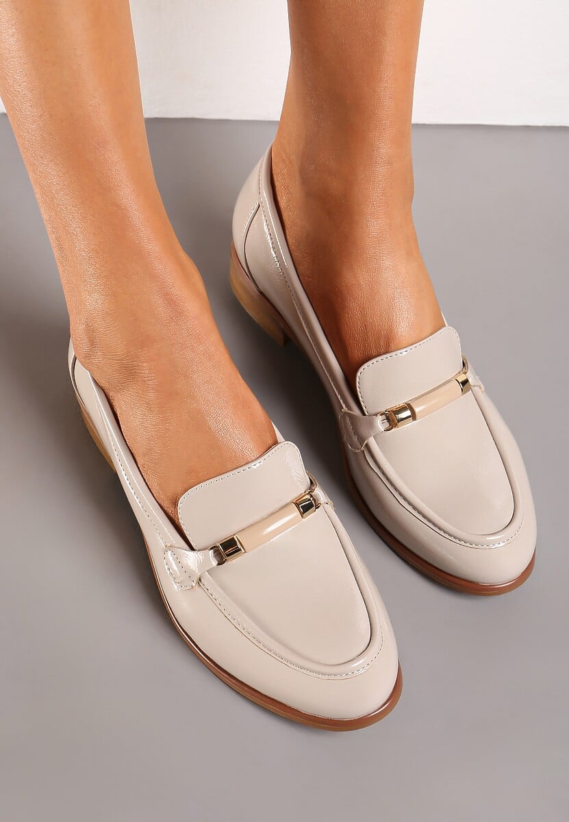 Beżowe Lakierowane Mokasyny w Stylu Loafersów z Klamrą i Wkładką ze Skóry Naturalnej Seith