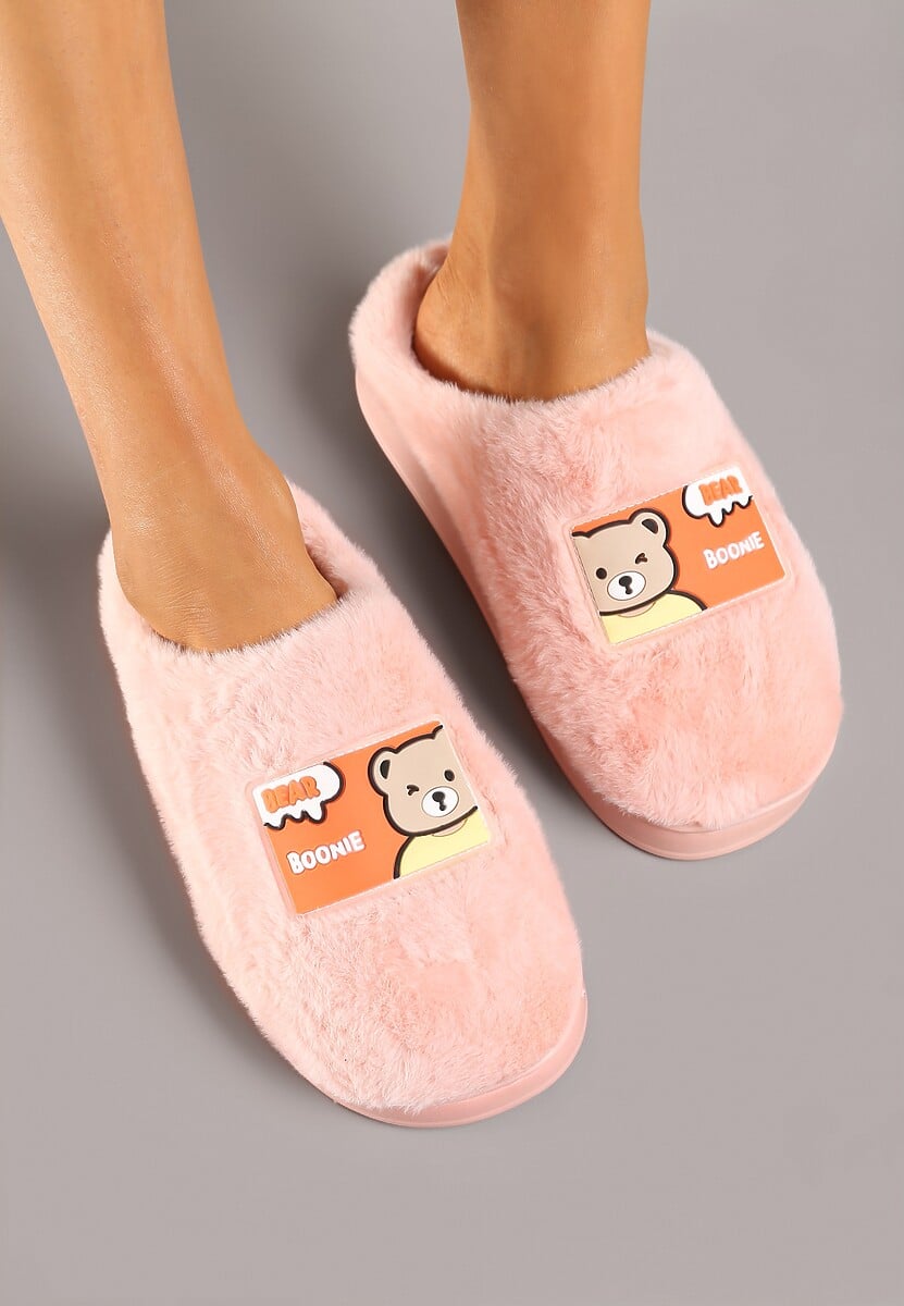 Różowe Futrzane Kapcie Vices na Platformie Ozdobione Naszywką Deofra