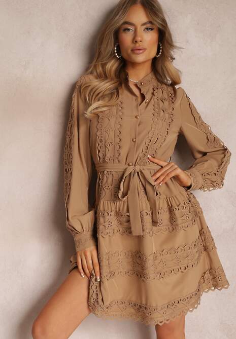 Ciemnobeżowa Sukienka Koszulowa z Wiązanym Paskiem i Ażurowymi Taśmami Deme