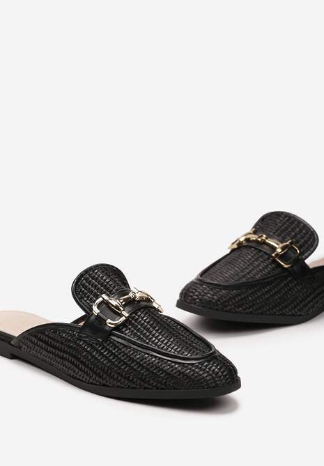 Czarne Klapki Mule z Tłoczeniem na Wzór Plecionki i Klamrą Opheliase