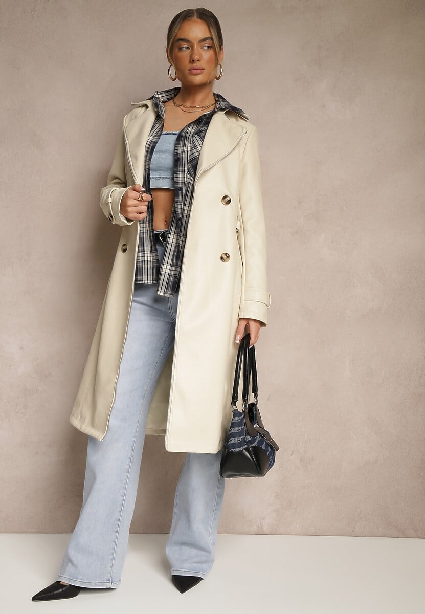 Beżowy Płaszcz Trencz z Ekoskóry o Dwurzędowym Kroju z Paskiem Nilianis