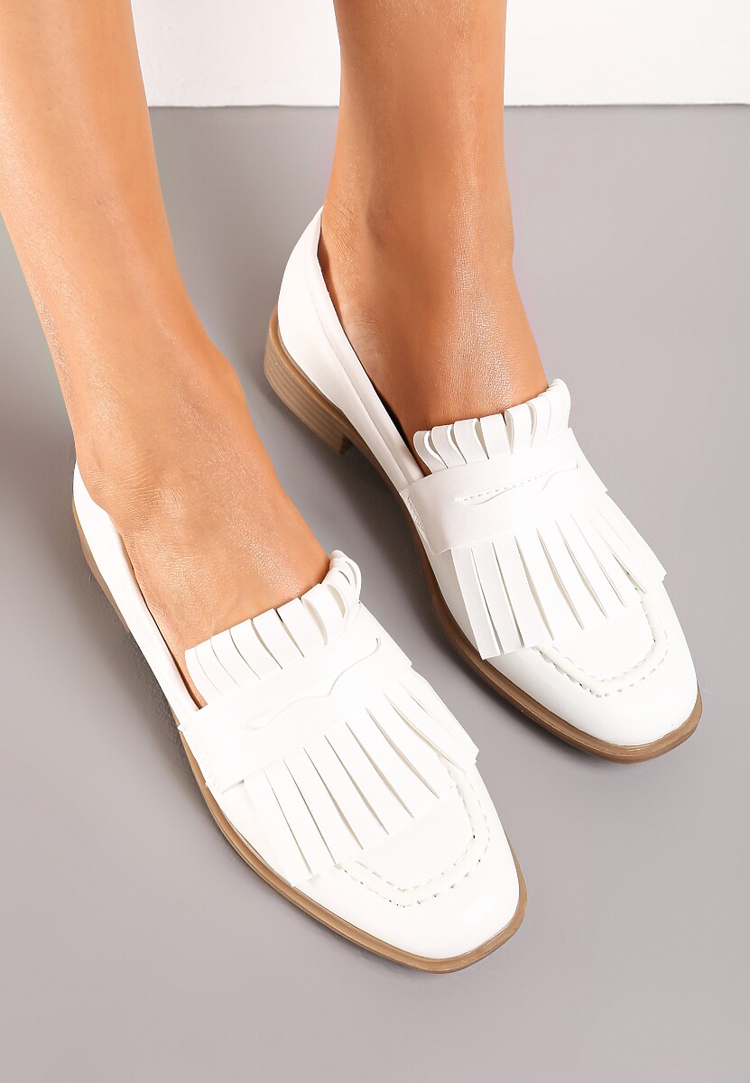 Białe Mokasyny z Kwadratowym Noskiem i Frędzlami Tarnissa