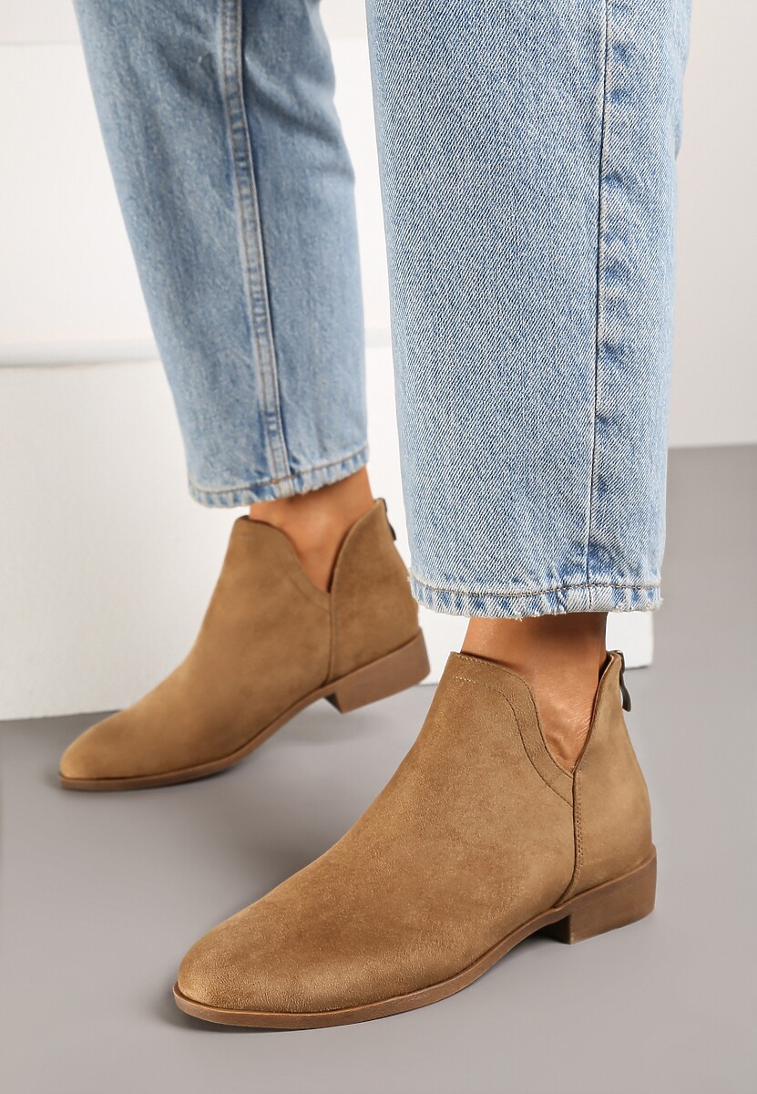 Ciemnobeżowe Botki na Płaskiej Podeszwie z Ozdobnym Wycięciem Zapinane na Suwak Liletta