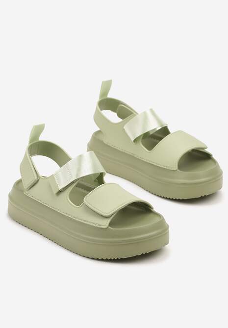 Zielone Sandały na Platformie Ozdobione Dwoma Paskami Sovoiti