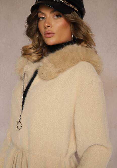 Beżowy Długi Płaszcz ze Ściągaczem w Pasie Zdobiony Futrem Delithriel