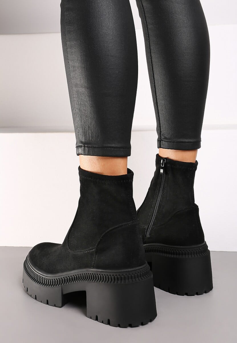 Czarne Botki Sztyblety na Słupku z Dopasowaną Cholewką Hesliara