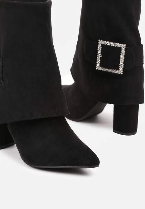 Czarne Botki na Słupku Ozdobione Klamrą z Cyrkoniami i Wywiniętą Cholewką Armenna
