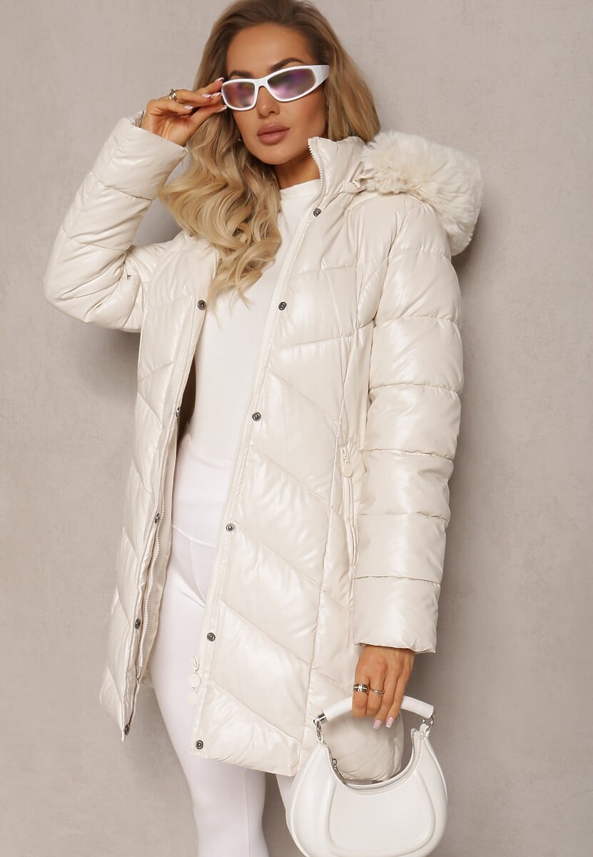 Jasnobeżowa Pikowana Kurtka z Odpinanym Kapturem i Ozdobnym Futerkiem Ainoa