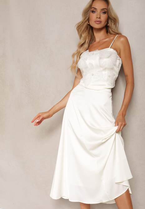 Jasnobeżowy 2-Częściowy Komplet Top z Kwiatowymi Aplikacjami Spódnica o Rozkloszowanym Kroju Zavidia