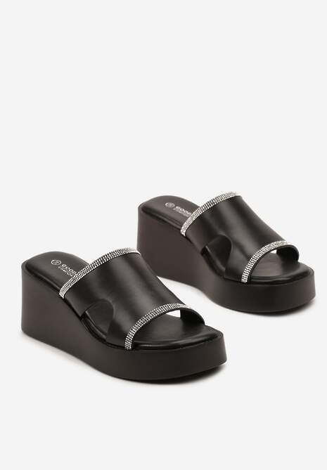 Czarne Klapki na Platformie i Koturnie z Szerokim Paskiem z Wycięciami i Cyrkoniami Giannia