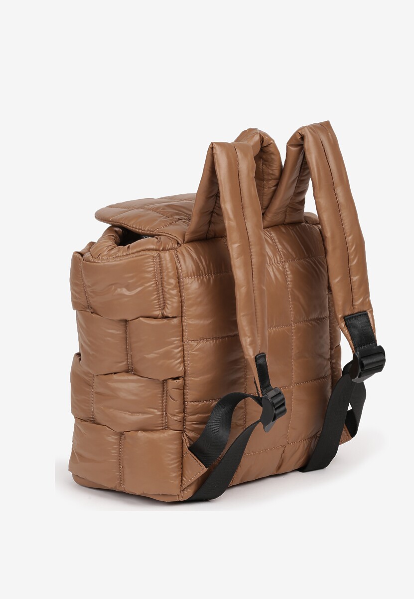 Beżowy Plecak z Klapą i Ściągaczem Zdobiony Pikowaniem 3D Revitta