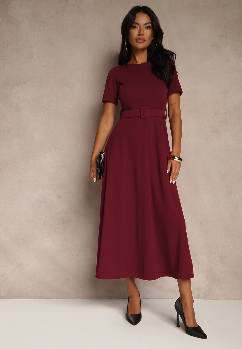 Bordowa Sukienka o Rozkloszowanym Kroju z Ozdobnym Paskiem Desiliena