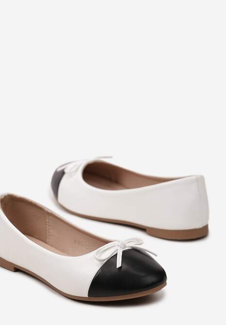 Białe Balerinki z Kokardką na Froncie Chillinda