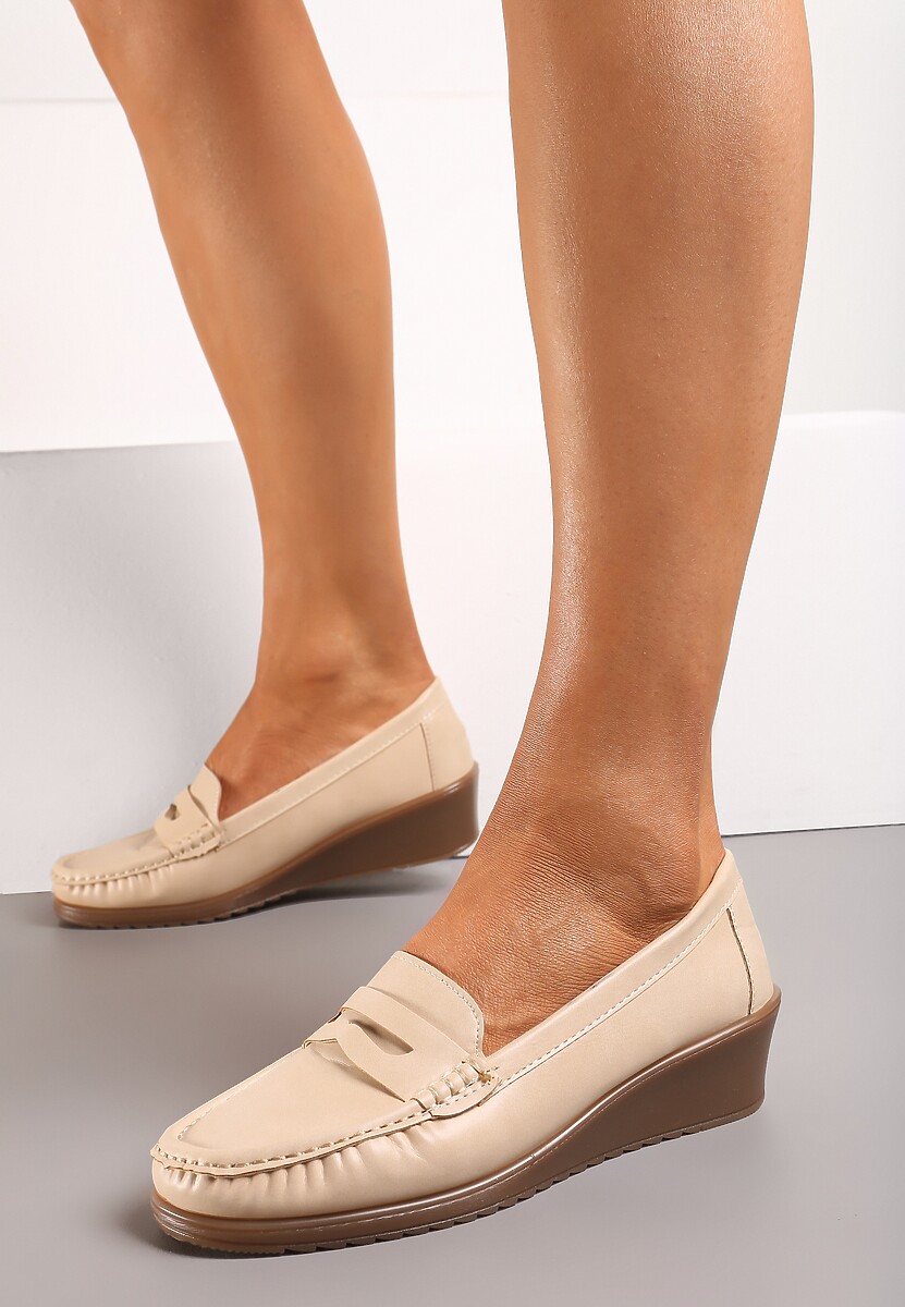 Beżowe Półbuty na Koturnie w Stylu Mokasynów z Imitacji Zamszu Tulalie