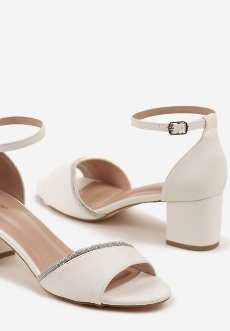 Białe Sandały Vices na Słupku Ozdobione Cyrkoniami Lumaneve