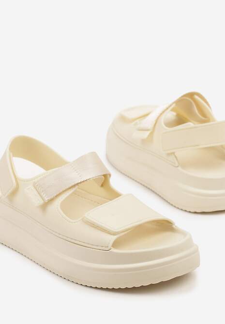 Beżowe Sandały na Niskiej Platformie z Rzepami Taskio