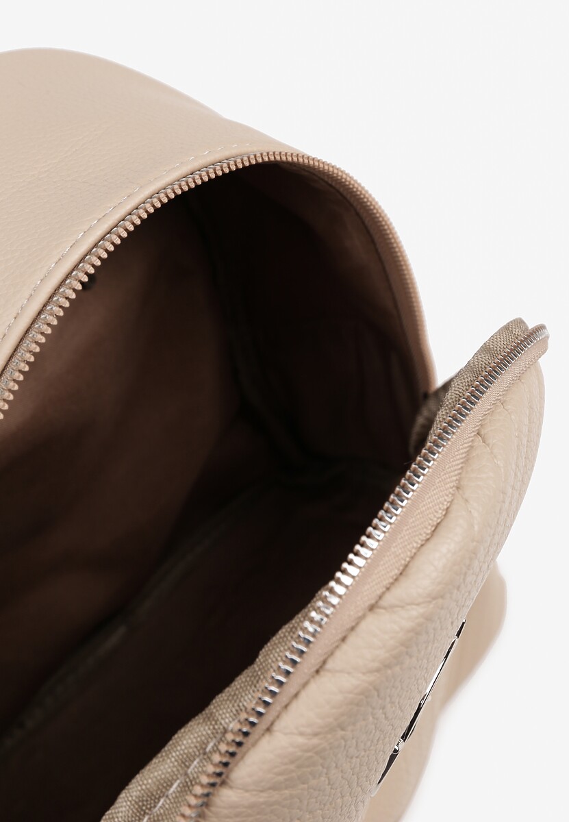 Beżowy Casualowy Plecak Ozdobiony Metalicznym Logo i Pikowaniem Jaloedi