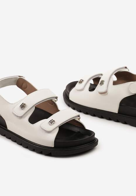 Białe Casualowe Sandały na Płaskiej Podeszwie z Zapięciem na Rzep z Subtelną Aplikacją Kiovana