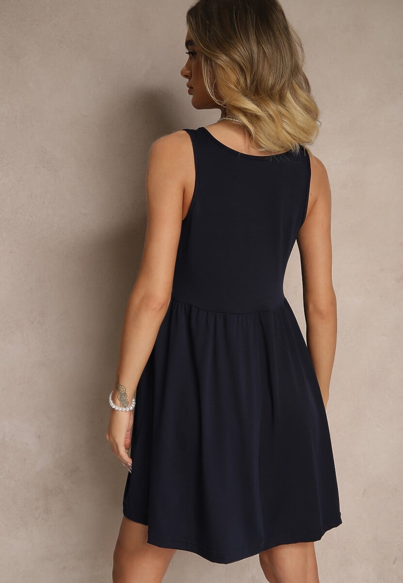 Granatowa Rozkloszowana Sukienka na Szerokich Ramiączkach Zdobiona Guzikami Jenandria