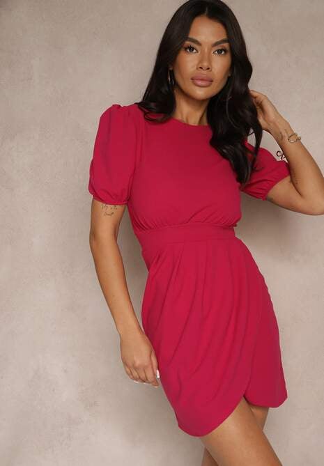 Różowa Sukienka o Dopasowanym Kroju z Marszczeniem Redorielle