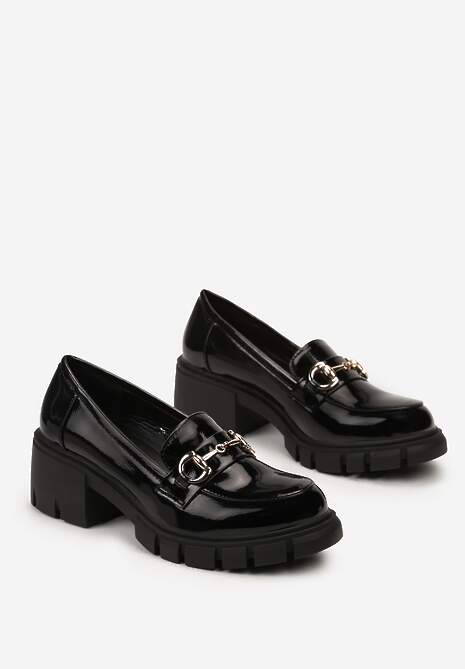 Czarne Lakierowane Mokasyny na Niskim Słupku Ozdobione Klamerką Kieriasa