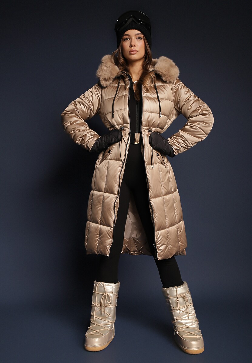 Ciemnobeżowa Kurtka z Pikowanymi Przeszyciami Ściągaczem w Talii i Kapturem z Odpinanym Futrem Ravalin