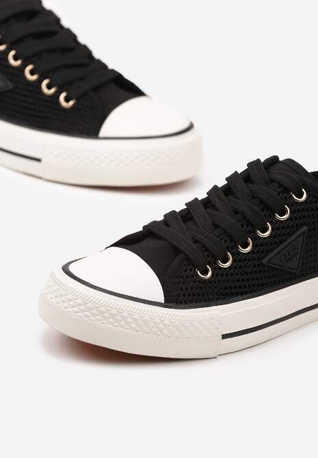 Czarne Szydełkowe Trampki o Klasycznym Fasonie Vovessa
