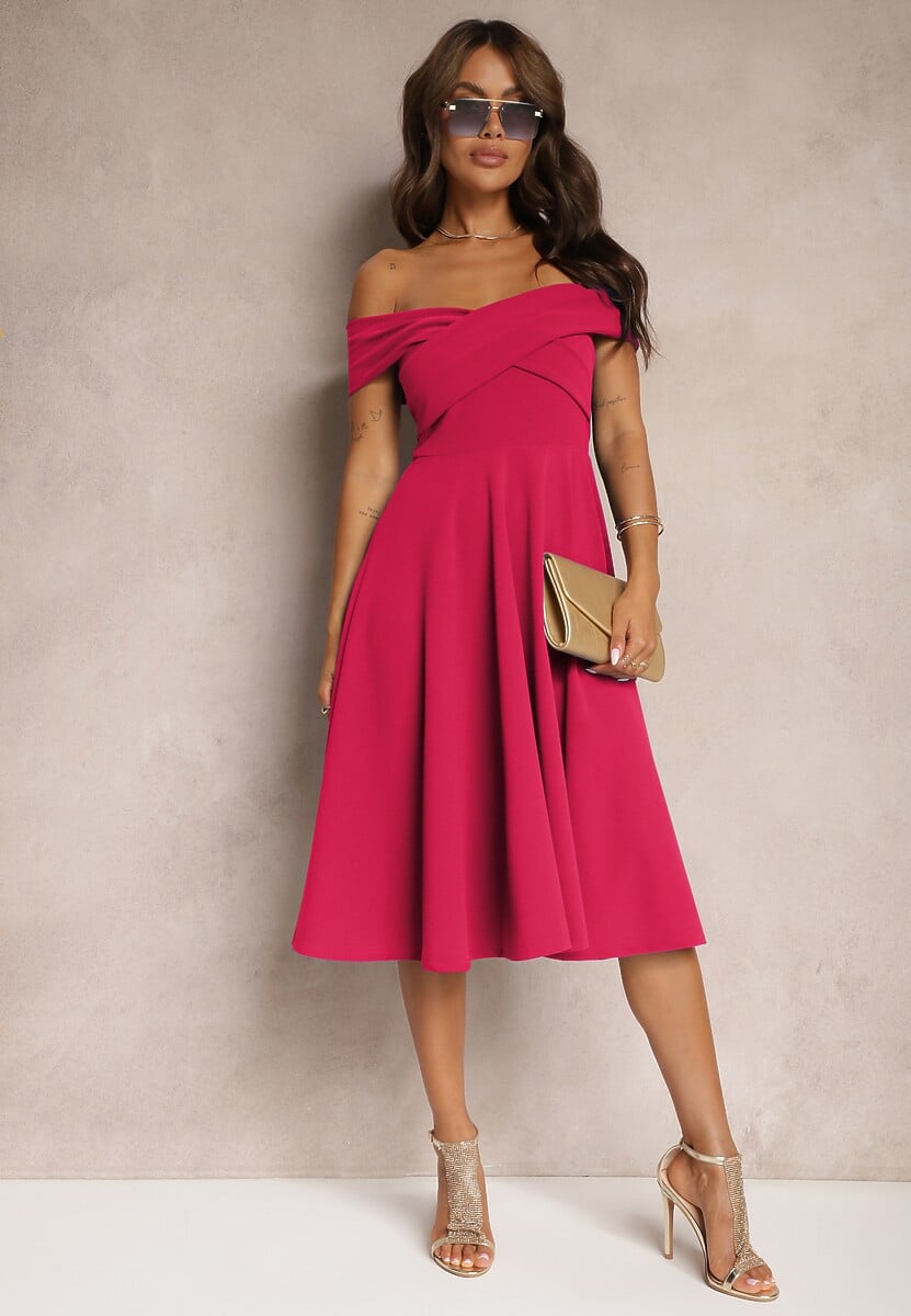 Fuksjowa Sukienka z Hiszpańskim Dekoltem o Rozkloszowanym Kroju Pelorea