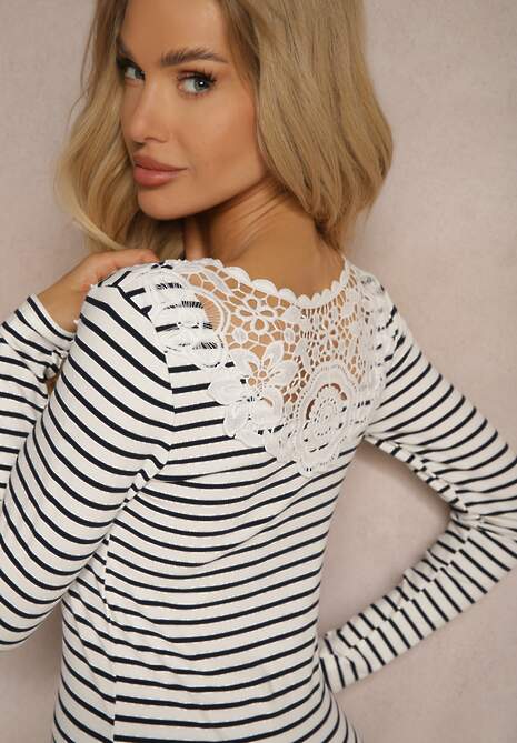 Biała Bluzka z Prążkowanego Materiału w Paski z Koronką Irinima