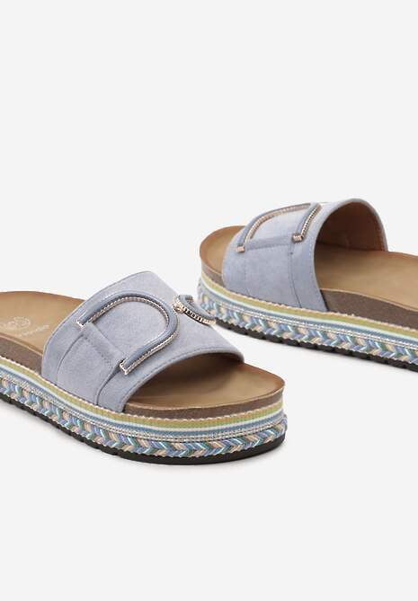 Niebieskie Klapki z Wyściółką z Imitacji Skóry na Płaskiej Podeszwie z Metalową Ozdobą Caloen