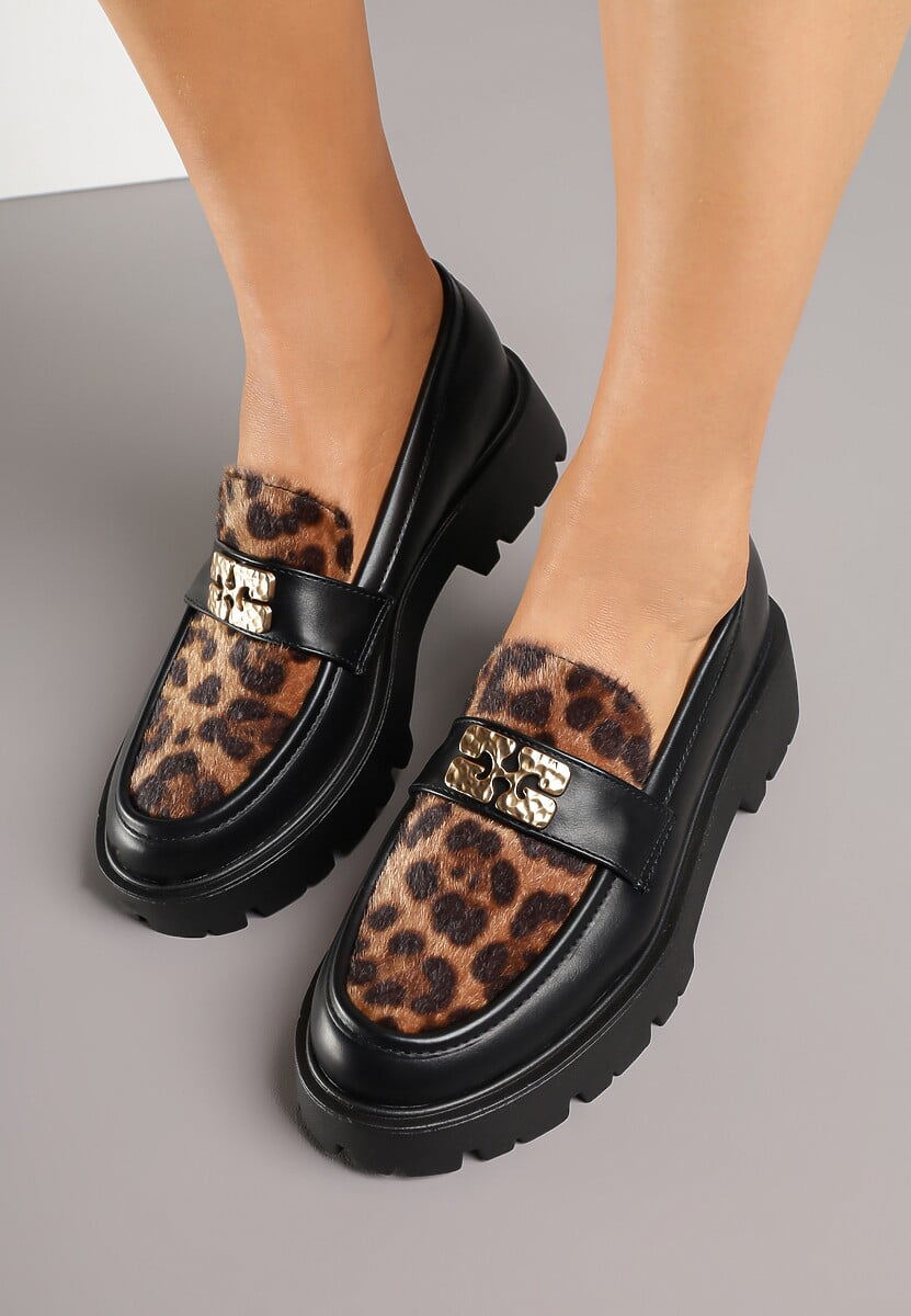 Panterkowe Mokasyny na Tłoczonej Platformie Ozdobione Metaliczną Aplikacją Elanelisse
