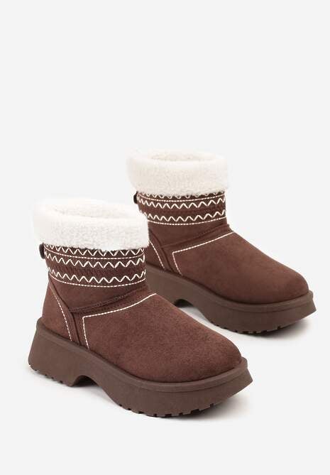 Brązowe Krótkie Śniegowce Wsuwane z Haftem i Futerkiem przy Cholewce Miovadia