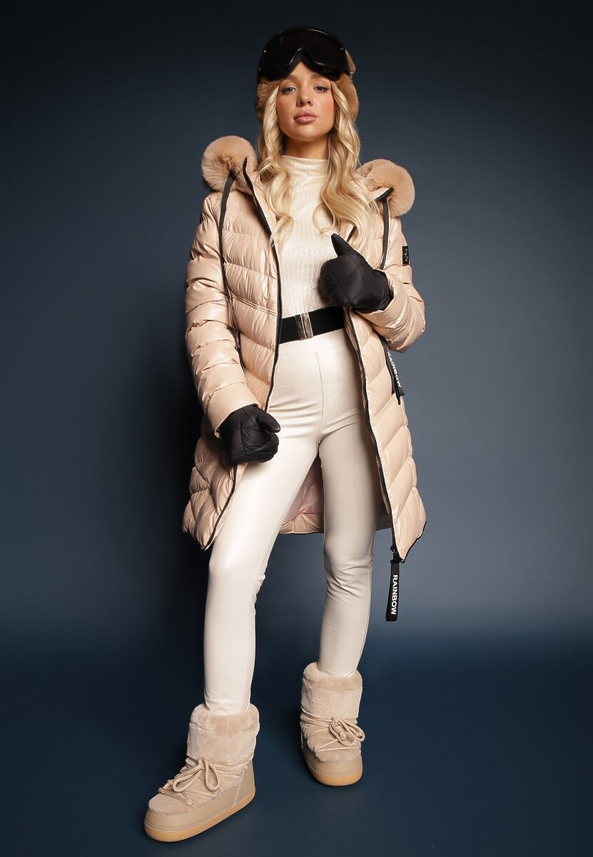 Jasnobeżowa Kurtka z Kapturem z Futrem z Możliwością Odpięcia Zdobiona Pikowaniem Ennithra