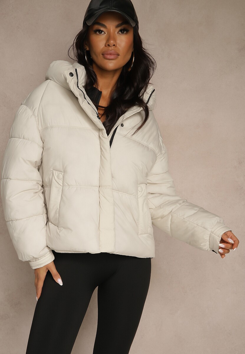 Biała Kurtka Puffer z Pikowaniem Kapturem i Kieszonką przy Rękawie Galeida