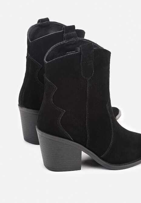 Czarne Skórzane Botki Kowbojki z Metaliczną Aplikacją na Nosku Saneara