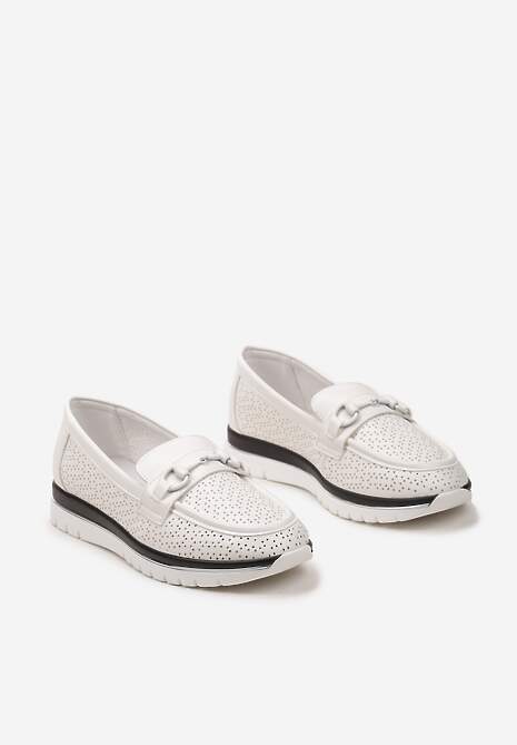 Białe Mokasyny ze Skórzaną Wkładką Perforacją i Klamrą Gamiara
