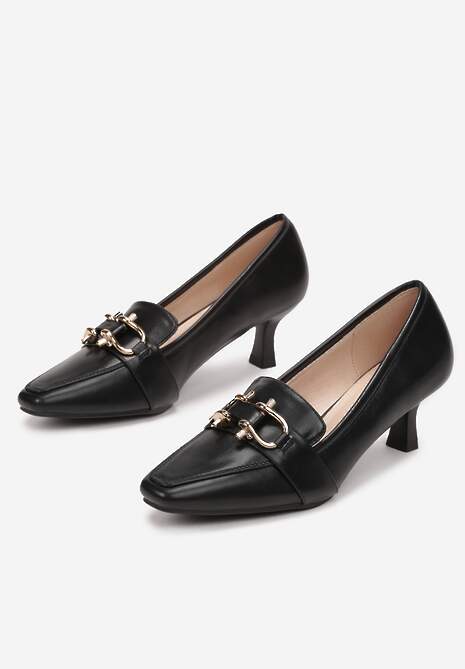 Czarne Wsuwane Czółenka na Kaczuszce z Metalową Ozdobą Terellia