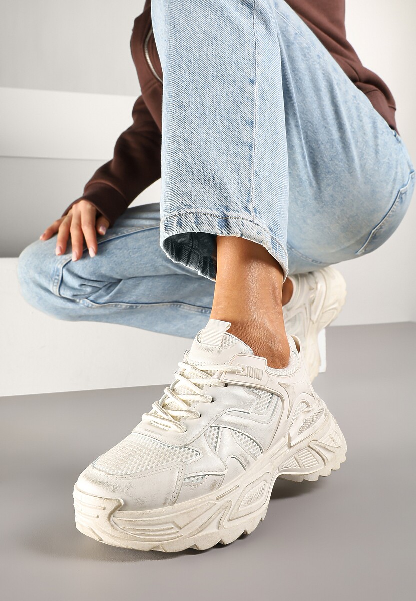 Czarne Sneakersy w Streetwearowym Stylu na Podeszwie z Tłoczeniami Neodeoriel