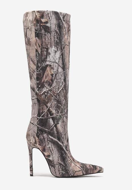 Ciemnobeżowe Wsuwane Kozaki na Obcasie Typu Szpilka z Noskiem w Szpic i Cyrkoniowym Detalem Hanilaya