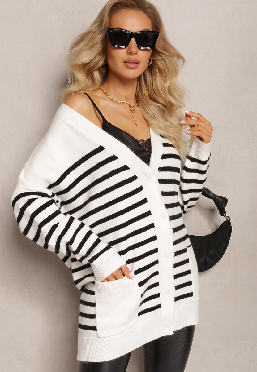 Biały Kardigan w Paski o Wydłużonym Fasonie z Dekoltem V Zapinany na Guziki Ravime