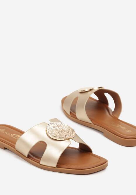 Złote Klapki Zdobione Metaliczną Aplikacją i Wycięciami w Cholewce Sopeneva